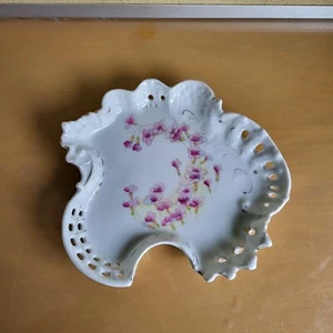 Bandeja de transferencia de porcelana dorada borde festoneado reticulado y pintado a mano - Imagen 1 de 6