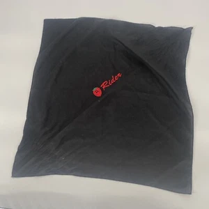 "Pañuelo Bandana Motociclista Negro con Frambuesa Bordada 21"" X 21""" - Imagen 1 de 3