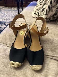NUEVO CON ETIQUETAS Tommy Hilfiger Mujer Nilsa Sandalia Negro y Tostado Talla Cuñas Punta Cerrada Talla 9 - Imagen 1 de 5