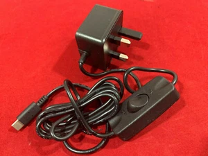 En El / Apagado Interruptor Oficial Raspberry Pi 4&5 Usb-C GB Poder Fuente/PSU / - Imagen 1 de 6