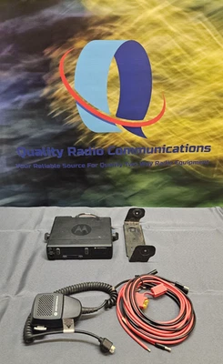 Motorola CM200d 403-470 MHz UHF Analog Two Way Radio AAM01QPC9JC1AN w Mic More - Image 1 of 4