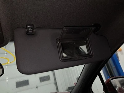 Солнцезащитный козырек для правостороннего пассажира без подсветки подходит для 17–19 CRUZE 411135 - Изображение 1 из 4