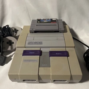 Console domestica Nintendo SNES - Grigia con controller cavo video e gioco senza alimentazione - Foto 1 di 7