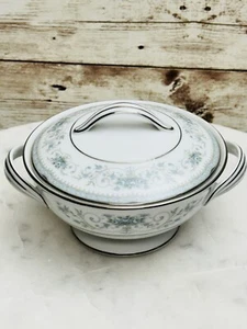 Noritake Colburn Pat #6107 5" SUGAR BOWL & LID EUC JAPAN Blue White Flower Leaf - Picture 1 of 7