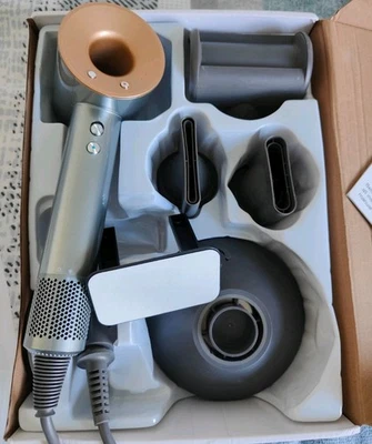Dyson Supersonic Haartrockner - Nickel/Kupfer-**Neu** - Bild 1 von 4