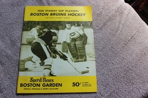 1968) Boston Bruins NHL hockey playoff program v Montreal - Foto 1 di 3