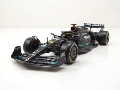 Mercedes AMG W14 E #44 Formula 1 2023 Hamilton Con Casco Modellino 1:24 Bburago - Immagine 1 di 4