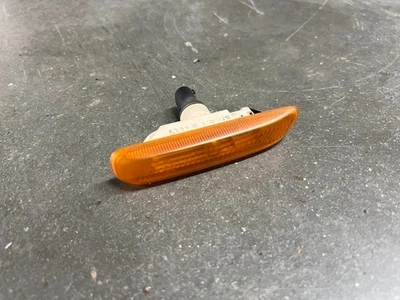 1999 2000 BMW 328I E46 Sedan Front Right Fender Turn Signal Side Marker OEM 0481 - Image 1 of 4