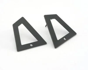 1 pair Trapezoid Earring Stud,Black Painted Brass Quadrilateral 24mm 3964 - Picture 1 of 2