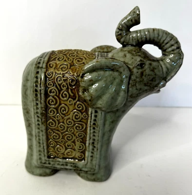 Elefante Cerámica Verde Marrón 7.5" Brillo Esmalte Elevado Estante Estatuilla Decoración del Hogar Foto 1 de 4