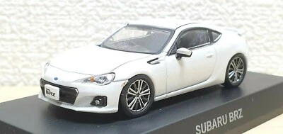 Modelo de coche fundido a presión 1/64 Kyosho SUBARU BRZ BLANCO  Foto 1 de 3
