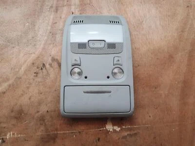 LUZ CENTRAL CORTESÍA AUDI A4 MANDOS DELANTEROS SIN TECHO CORREDIZO TIPO 07/12-0 Foto 1 de 3