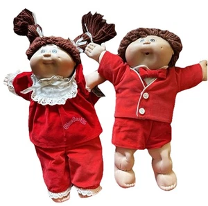 Cabbage Patch Kids ~ zwei (2) Puppen ~ signiert Xavier Roberts ~ rot Urlaub gekleidet ~ sehr guter Zustand - Bild 1 von 24