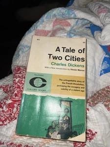 A Tale of Two Cities Classic Literature, 1st Collier Book Edition, 1962 - Bild 1 von 3