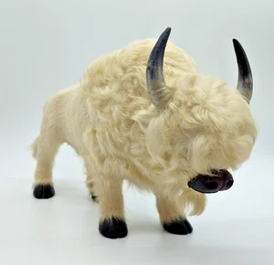 Statuina vintage bisonte bufalo bianco vera pelliccia naturale occhi di vetro 14" x 8" - Foto 1 di 16