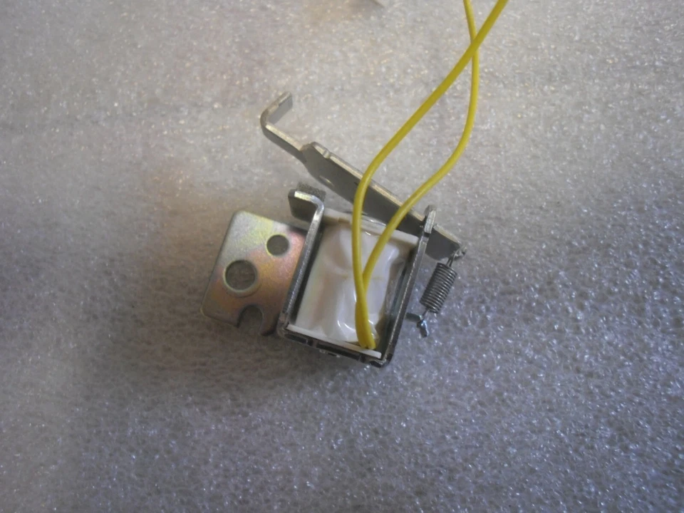 Canon imageCLASS D1350 Solenoid RK2-2729 - Image 1 of 1