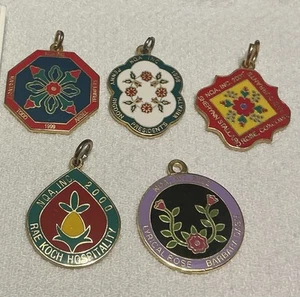 Colgantes de recuerdo de edredón NQA National Quilting Assoc 1998-2002 coleccionistas de colección - Imagen 1 de 1