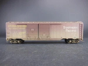 HO SCALE WEATHRED SP 651671 SOUTHERN PACIFIC DOUBLE DOOR 50' BOX CAR - Picture 1 of 4
