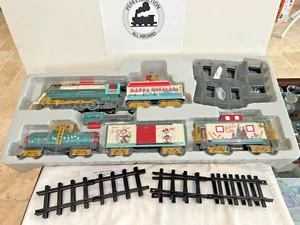 NEW-LIONEL-7-12082 DISNEY-MICKEY&FRIENDS 2022 HOLIDAY SET-BATTERY POWERED - Picture 1 of 3