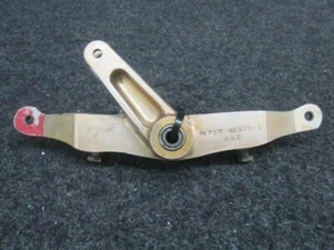 40339-011 (Casting#: 40338-1) Piper PA-31T Bellcrank Assy Aileron RH - Picture 1 of 5