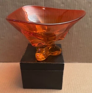 Cuenco vintage de vidrio artístico vikingo amberina de 3 patas - Imagen 1 de 7