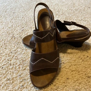 Life Stride Damen-Sandalen Größe 9-9,5 M braun Riemchen Keilabsatz Judie - Bild 1 von 5