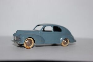 Dinky Toys  24R Peugeot 203