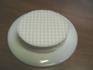 VINTAGE 50'S OPAGUE MILK GLASS ENGLISH HOBNAIL STRAW SHAPED HAT ASH TRAY - Picture 1 of 3