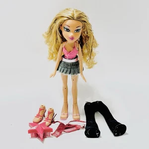 Bratz Step Out Yasmin Doll Action Figure Toy MGA Vintage - Picture 1 of 6