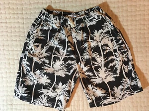 NEW ZARA BOYS PALM TREE BERMUDA SHORTS BLACK/WHITE SIZE 10y 140cm - Picture 1 of 5