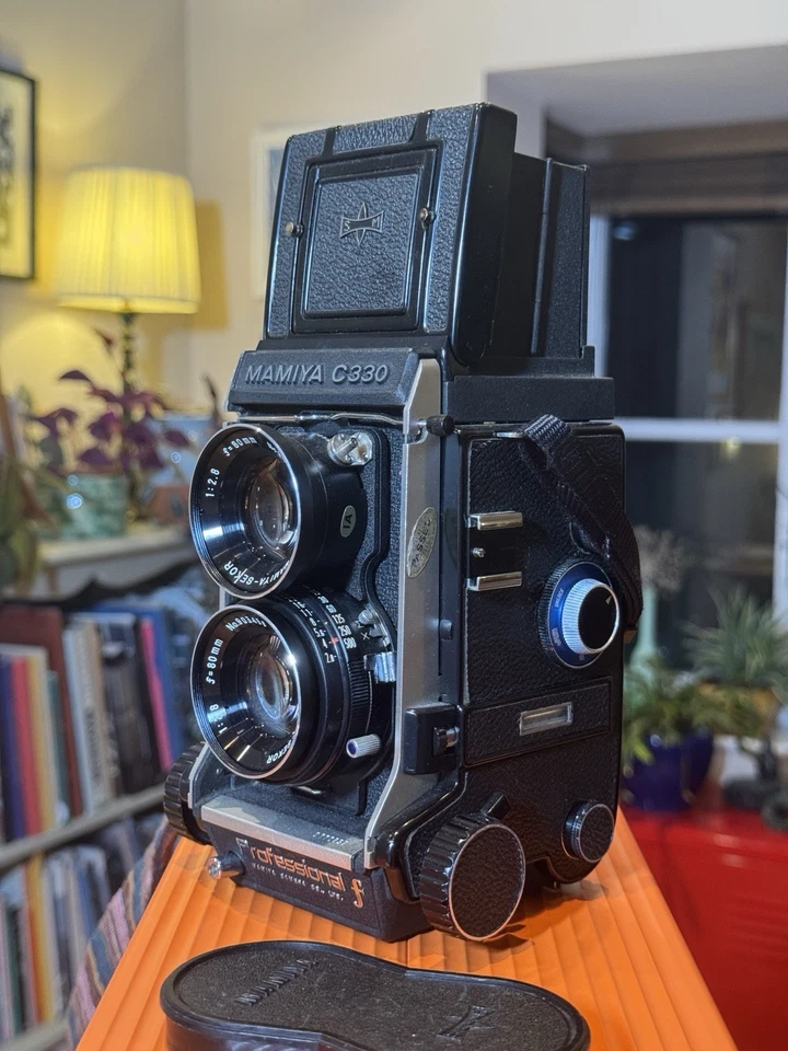 Mamiya C330 Professional F TLR Camera with 80mm f/2.8 Blue Dot Lens + Extras - Image 1 of 4