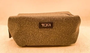 TUMI For Delta Small Toiletries Makeup Travel Bag Zip Up Gray 8" X 4" - Picture 1 of 3