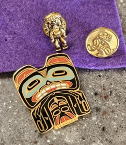 Tótem nativo americano/hawaiano arte tema sombrero solapa prendedores David Audette Alaska - Imagen 1 de 8