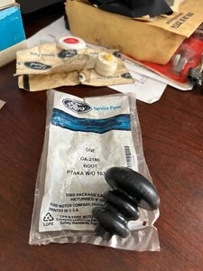 1949-1955 NOS FORD THUNDERBIRD 0A-2180 MASTER CYLINDER BOOT NEW - Picture 1 of 3