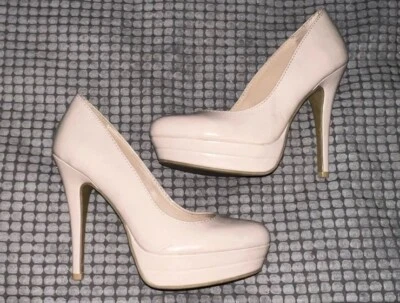 LC Lauren Conrad 女式 Johanna 米色漆皮高跟鞋 7.5 码 — 第 1/4 张图片