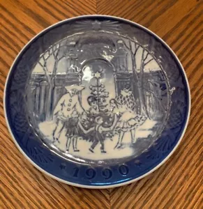 Plato de Navidad Royal Copenhagen 1990 Navidad en Tivoli 76050 Azul y Blanco - Imagen 1 de 3