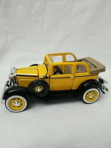 NATIONAL Motor Museum Mint 1932 Ford Convertible Sedan 1:32 - Picture 1 of 8