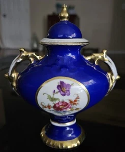 Erphila Tschechische Kobaltblau Keramik Deckel Henkel Vase mit Gold & Blumendetails - Bild 1 von 8