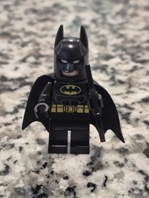 LEGO Minifigure DC Super Heroes BATMAN w/Cape & Batarang 