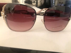 Rocawear R3284 Metall UV400 schützende quadratische Sonnenbrille mit Strass. - Bild 1 von 4