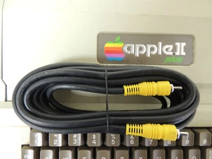 RCA Video Cable for Apple II Computer - Picture 1 of 4