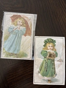 De colección DOS Tarjetas Comerciales Chicago Cottage Organ Co Victoriano Niña Azul Verde Vestidos - Imagen 1 de 7