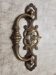 Cassetto a cauzione a goccia per mobili in ottone fuso decorato vintage  - Foto 1 di 9