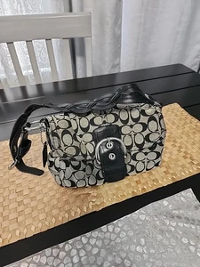 Bolso de Hombro Coach One Signature Soho Lona Cuero Negro - Imagen 1 de 24