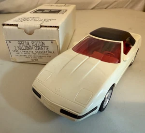 Special Edition 1 Millionth Corvette 1992 convertible (artic white/red interior) - Picture 1 of 7