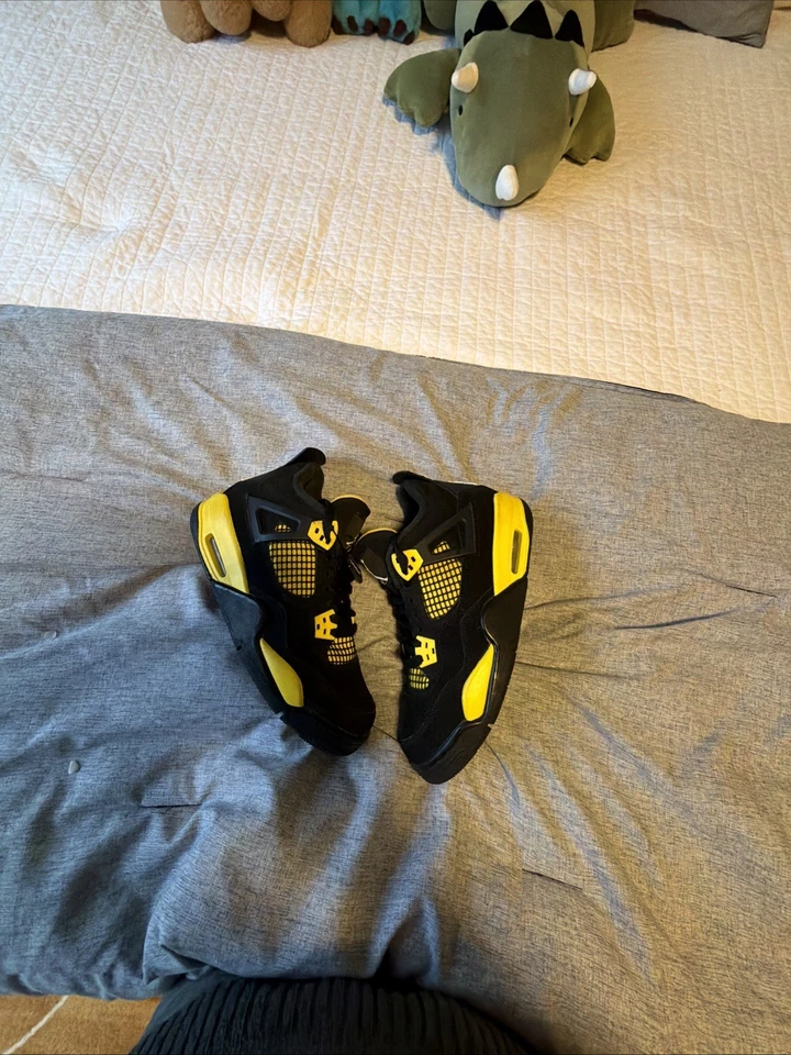 Jordan 4 Yellow Thunder Talla 9.5 Usado con Caja Listo para Enviar o Entregar Foto 1 de 4