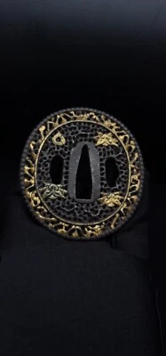 Tsuba japonesa Sukashibori para período Wakzashi Edo antigo A090 - Imagem 1 de 4