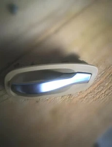 E60 E61 Griffmulde Griff innen links BEIGE 5er 51416983695 VTL+HTL - Bild 1 von 4