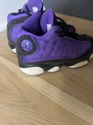 Ретро Jordan 13 - фиолетовый Venom / черный / белый от Nike - Изображение 1 из 4