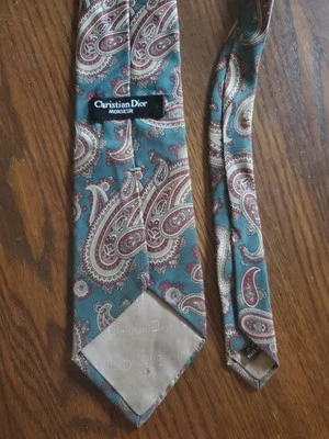 Christian Dior Men's Paisley Green And Red Silk Tie - Image 1 of 4